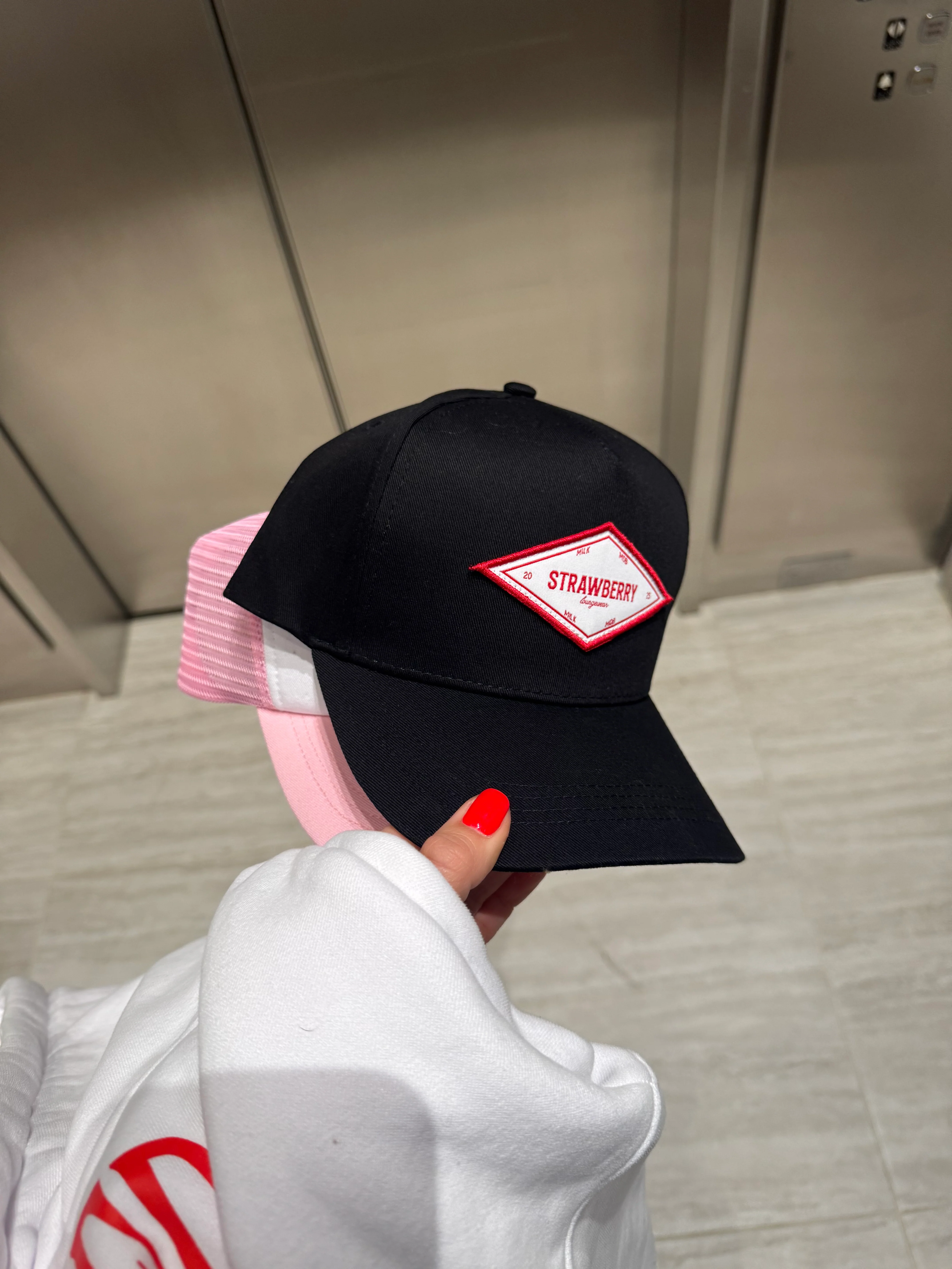 BLACK HAT - Image 3
